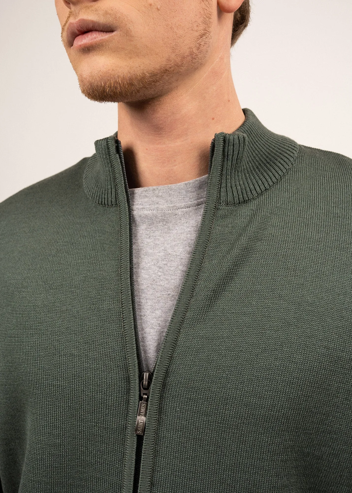 Colorado zipped cardigan - high-necked, in merino wool (VEGETAL/NAVY)