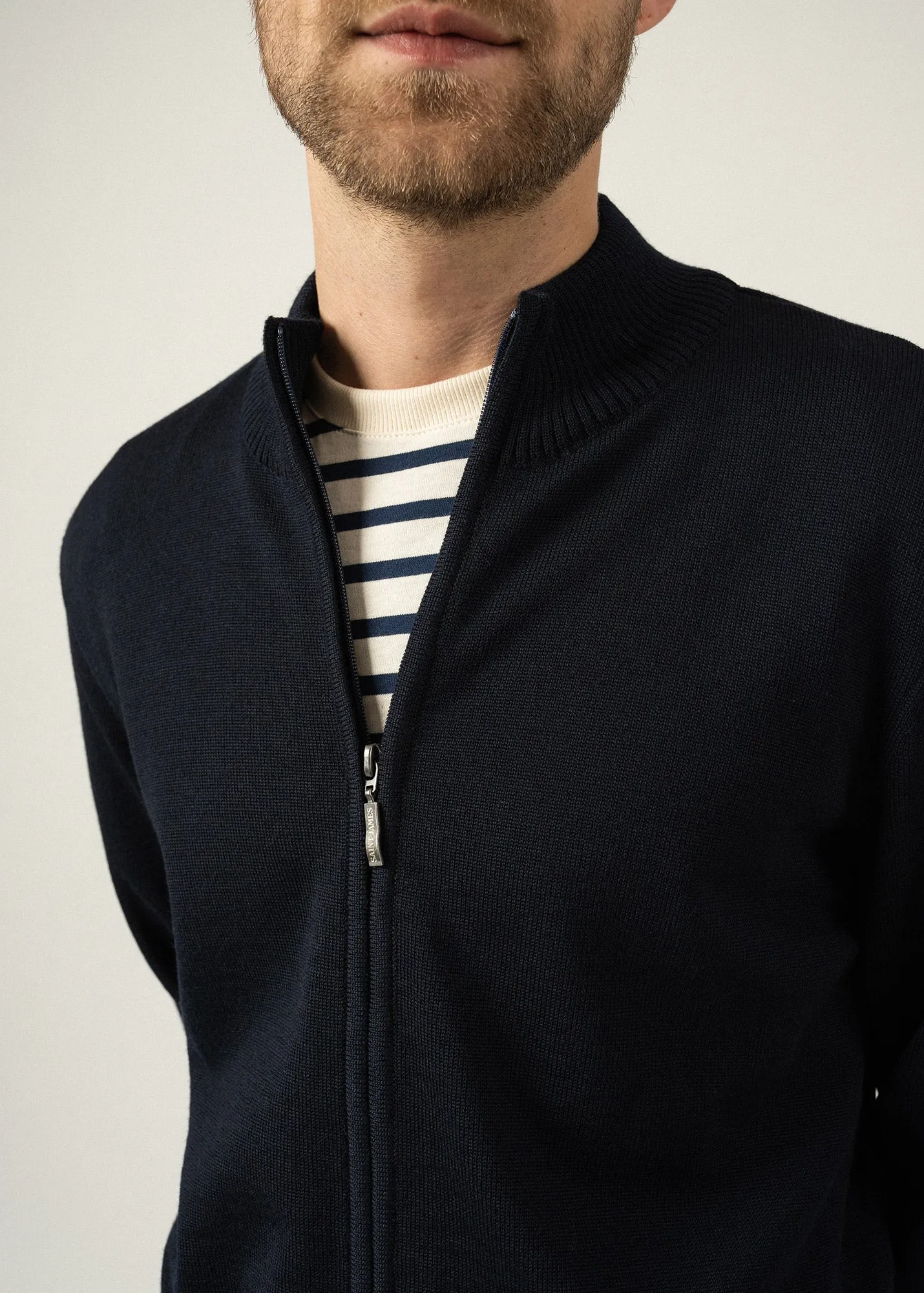 Colorado zipped cardigan - high-necked, in merino wool (VEGETAL/NAVY)