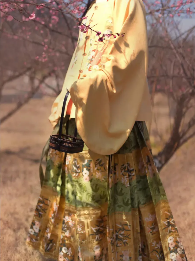 Qian Qian 谦谦 Golden Bamboo & Plum Blossom Mamian Skirt