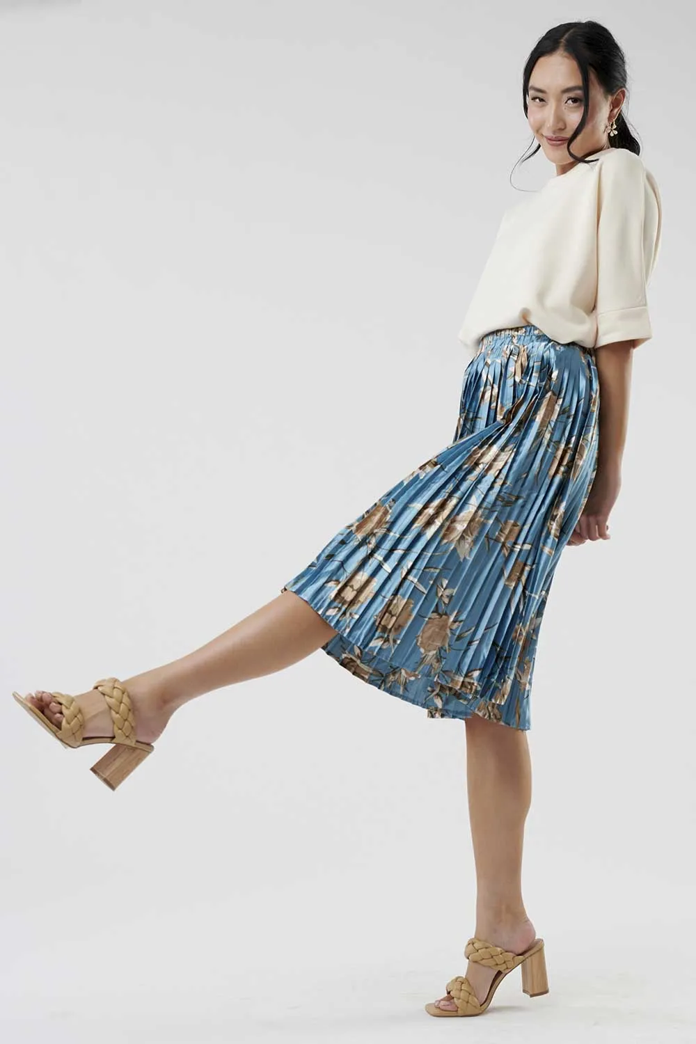 Shiny Pleated Skirt